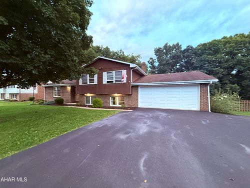 243 Elm Ln, Duncansville, PA, 16635-7071 | Card Image