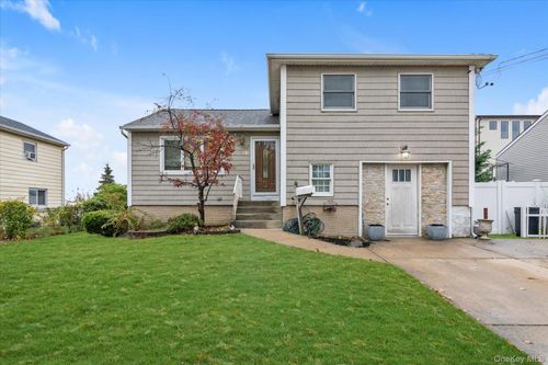 26 Cheshire Rd, Inwood, NY, 11096-1033 | Card Image