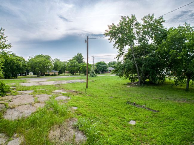 View of yard | Image 4