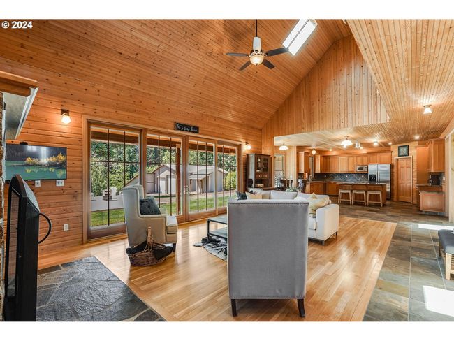 17765 Monnier Rd Ne, House other with 5 bedrooms, 4 bathrooms and 4 parking in Hubbard OR | Image 9