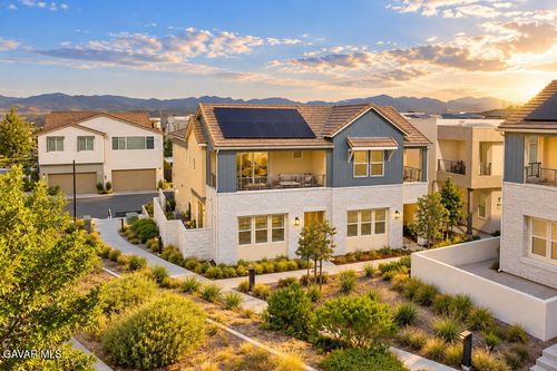 27276 Red Willow Court, Valencia, CA, 91381 | Card Image