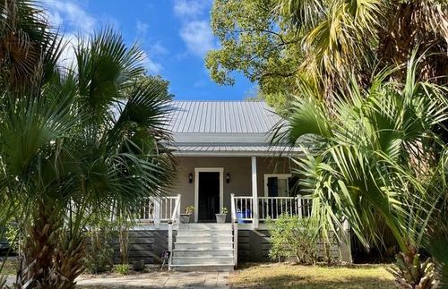 124 8th St, Apalachicola, FL, 32320-1444 | Card Image