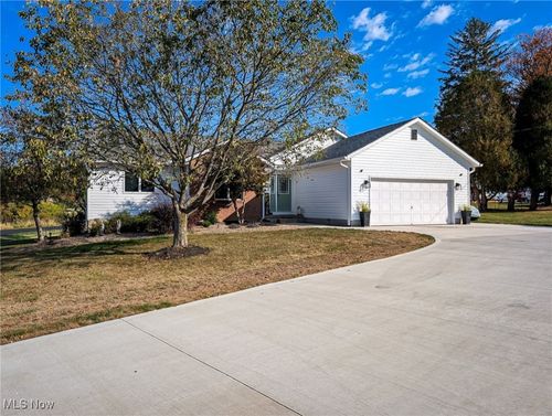 546 E Mohawk Dr, Malvern, OH, 44644-9505 | Card Image