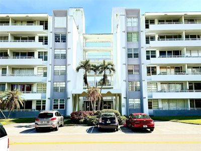 212 - 1080 94th St, Condo with 2 bedrooms, 2 bathrooms and null parking in Bay Harbor Islands FL | Image 1