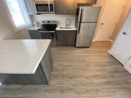 205-161 Wellington St N, Hamilton, ON, L8R1N4 | Card Image