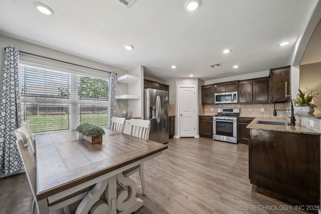 11001 117 Th East Pl, House other with 3 bedrooms, 2 bathrooms and null parking in Owasso OK | Image 9