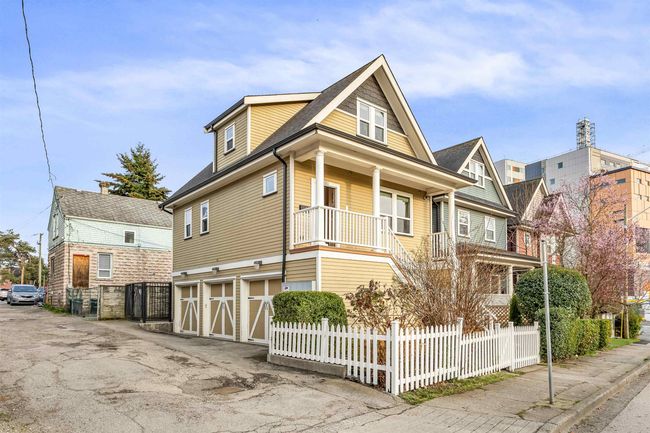 880 Gore Ave, Townhouse with 3 bedrooms, 2 bathrooms and 1 parking in Vancouver BC | Image 26
