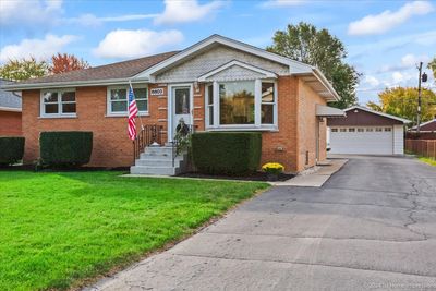 6803 W 97th Street, House other with 2 bedrooms, 1 bathrooms and 7 parking in Chicago Ridge IL | Image 3