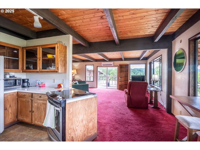 Kitchen/Living Room | Image 11