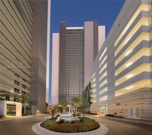 717-16385 Biscayne Blvd, Aventura, FL, 33160-5459 | Card Image