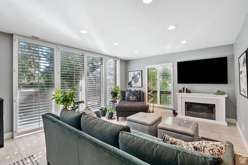 apt-104-939 S Donner Way, Salt Lake City, UT, 84108-2146 | Card Image