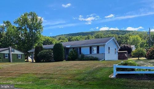 116 E Bonnie Ave, ELIZABETHVILLE, PA, 17023-8810 | Card Image