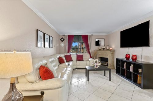 apt-226-666 W 81st St, Hialeah, FL, 33014-4146 | Card Image