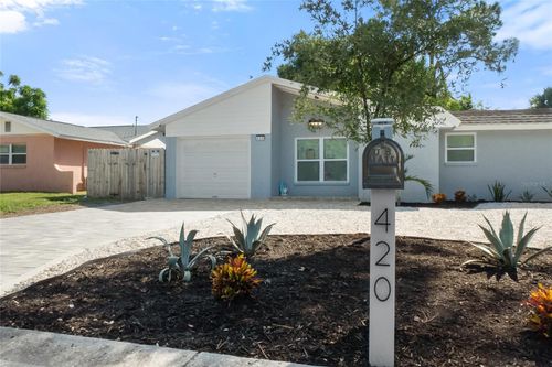 420 Melody Cir, SARASOTA, FL, 34237-4733 | Card Image