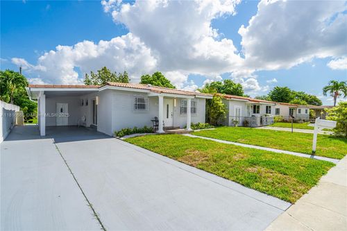 0-685 W 35th St, Hialeah, FL, 33012-5128 | Card Image
