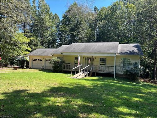 3821 View Ln, Yadkinville, NC, 27055-5804 | Card Image