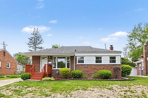 2421 Barstow Rd, Lansing, MI, 48906-3740 | Card Image