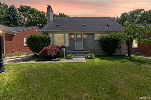 20700 Damman St, Harper Woods, MI, 48225-1772 | Card Image