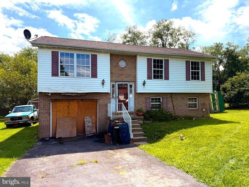 104 Arbutus Ln, MARTINSBURG, WV, 25405-6727 | Card Image