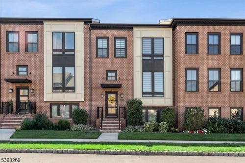 17 E Hartwick Dr, SKILLMAN, NJ, 08558-1811 | Card Image