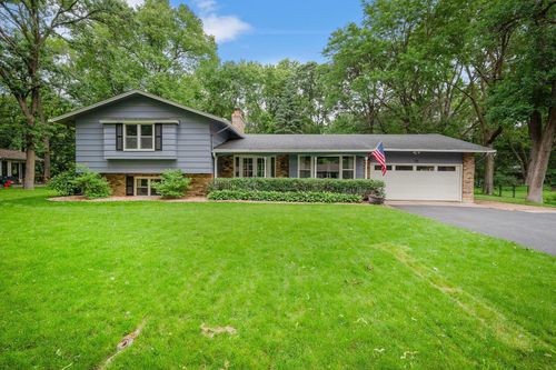 135 Glen Creek Rd Ne, Fridley, MN, 55432-3036 | Card Image
