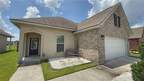 39073 Honorable Oaks Ave, Gonzales, LA, 70737-6238 | Card Image