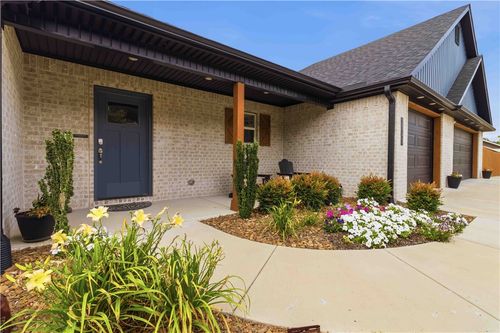 1045 W Garland St, Siloam Springs, AR, 72761-2242 | Card Image