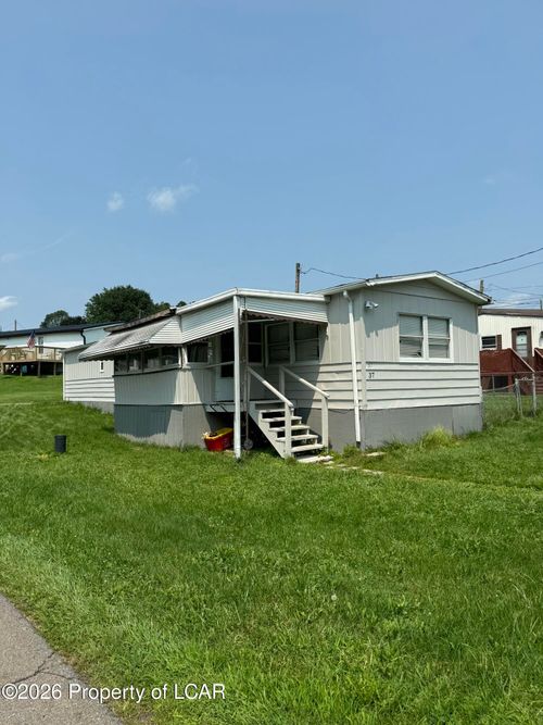 37 Cardinal Cir, Shavertown, PA, 18708-9221 | Card Image