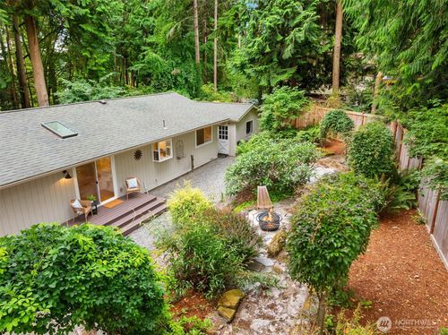 9820 Ne Beach Crest Dr, Bainbridge Island, WA, 98110-1350 | Card Image