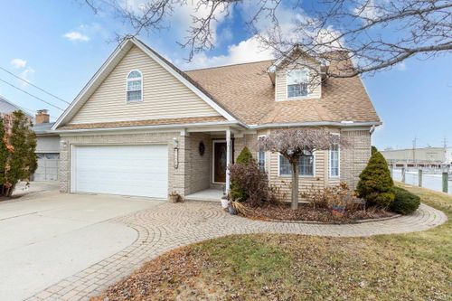 7520 Colony Dr, Clay, MI, 48001-4134 | Card Image