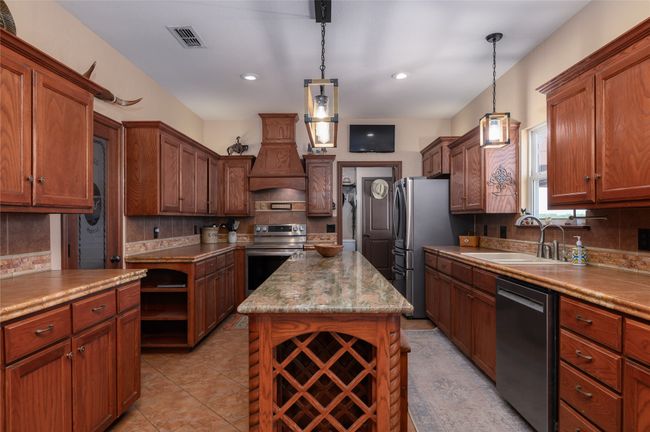 Chefs delight kitchen with granite and stainless appliances | Image 28