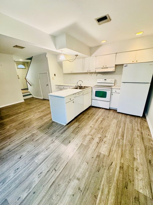 unit-39-3349 Beacon St, North Chicago, IL, 60064-3435 | Card Image