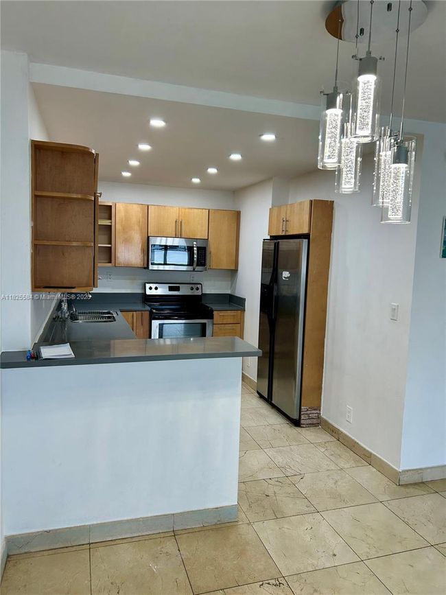 APT-514 - 5401 Collins Ave, Condo with 1 bedrooms, 2 bathrooms and null parking in Miami Beach FL | Image 34