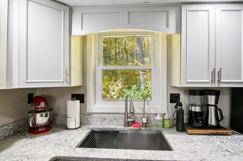 12 Cricket Hill Drive, Merrimack, NH, 03054 | Card Image