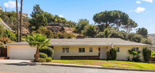 652 Solway St, Glendale, CA, 91206-1760 | Card Image