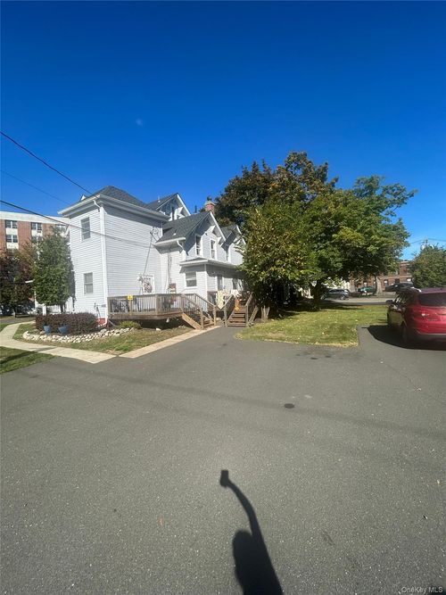 apt-3-42 Park Ave, Suffern, NY, 10901-5527 | Card Image