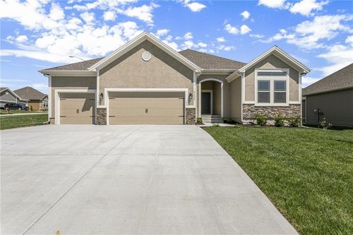 11452 N Auburndale Cir, Kansas City, MO, 64157-8736 | Card Image