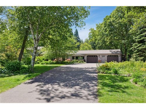 682 Oneil Rd, Hudson, WI, 54016-7839 | Card Image