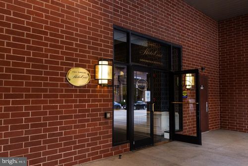 apt-1208-10 E Lee St, BALTIMORE, MD, 21202-6018 | Card Image