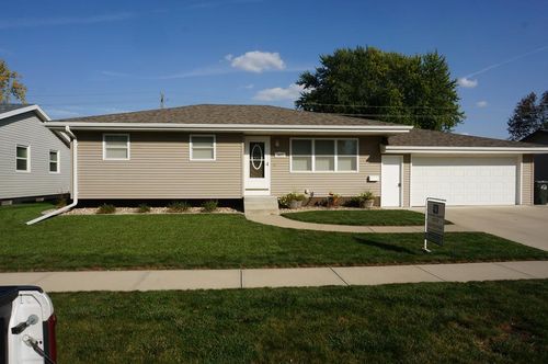 2027 N 28th St, Fort Dodge, IA, 50501-7333 | Card Image