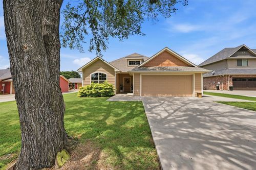 114 Sequoya Drive, Lake Kiowa, TX, 76240 | Card Image