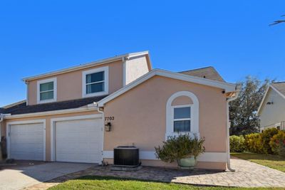 7702 Balharbour Drive, Townhouse with 3 bedrooms, 2 bathrooms and null parking in NEW PORT RICHEY FL | Image 2