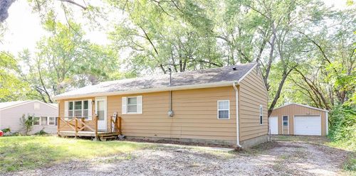 50 Circle Dr, Windsor, MO, 65360-1655 | Card Image