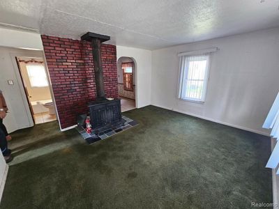 814 E Evelyn Avenue, Home with 3 bedrooms, 1 bathrooms and null parking in Hazel Park MI | Image 3