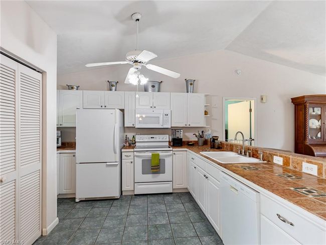 4724 Pembrooke Ln, House other with 3 bedrooms, 2 bathrooms and 2 parking in BONITA SPRINGS FL | Image 11