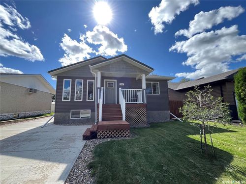 424 3rd Ave W, Unity, SK, S0K4L0 | Card Image