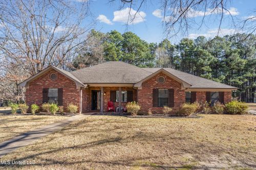 4560 Rebekah Park Dr, Olive Branch, MS, 38654-8240 | Card Image