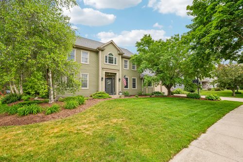 1338 Chickadee Ln, Grafton, WI, 53024-9304 | Card Image