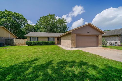 1802 Fulton St, Alvin, TX, 77511-3016 | Card Image