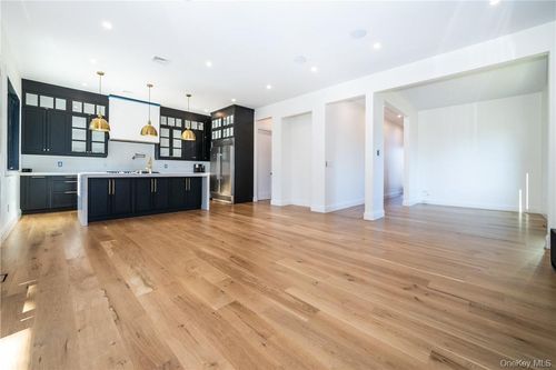 23 Poplar St, Elmsford, NY, 10523-3734 | Card Image